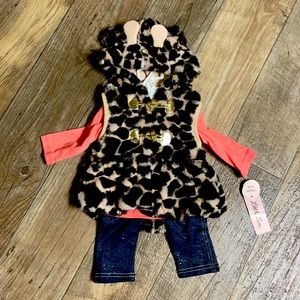 BNWT Little Girl Faux Fur Vest Outfit 💕
